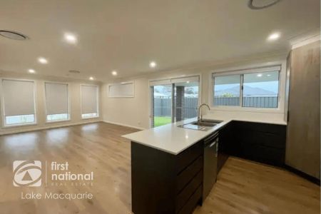 MODERN 3 BEDROOM HOME IN BRENTWOOD ESTATE - Photo 2