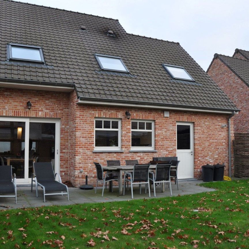 Gezellige en zeer verzorgde woning met drie slaapkamers, garage en tuin. - Photo 1