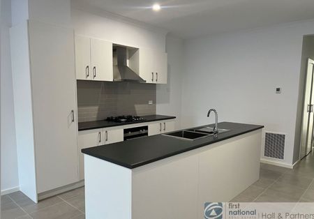 17 Scotland Circuit, Cranbourne West - Photo 3