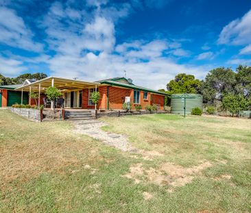 Large family home in a great location - Photo 2