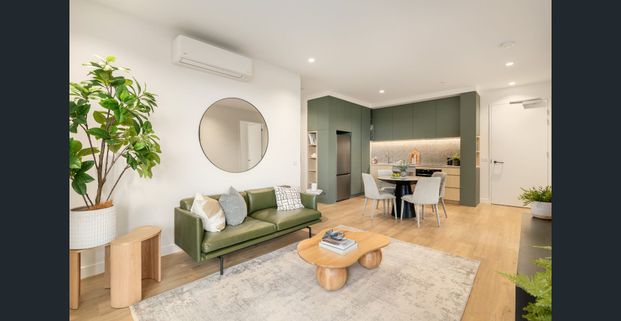 Spacious Furnished 2 Bedroom 2 Bathroom+ Up to 12 Weeks FREE rent* - Photo 1