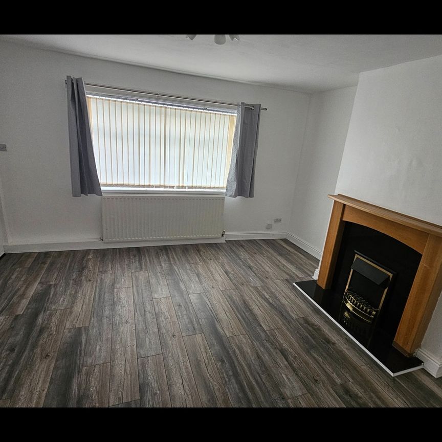 3 Bed Semi-Detached House, Sissions Road, LS10 - Photo 1