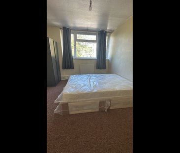 Room in a Shared House, Swinford Gardens, SW9 - Photo 1