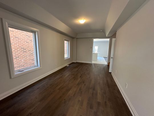 For Lease - 6 La Reine Avenue, Richmond Hill, Ontario - Photo 1