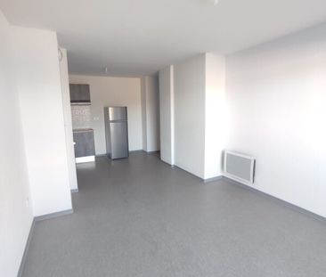 Location Appartement 3 pièces 59m² NIMES 30000 - Photo 2