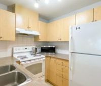 $3,100 – This Spacious 2 Bdrm + Den unit with 2 Baths OVER 800 SQ F... - Photo 1
