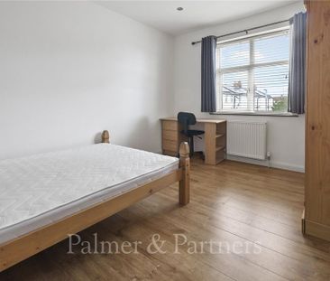 3 bedroom semi-detached house to rent - Photo 6