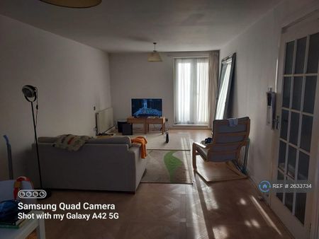 2 bedroom flat to rent - Photo 2