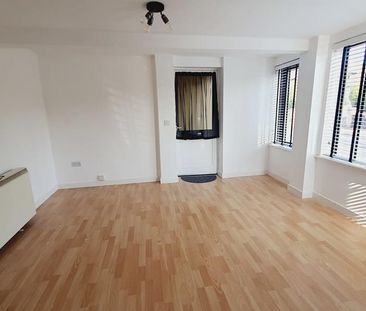 2 bedroom ground floor flat to rent - Photo 2