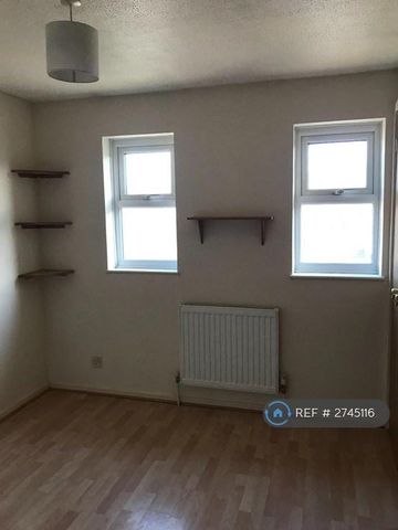 2 bedroom terraced house to rent - Photo 2