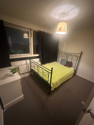1 bedroom in a flat share to rent - Photo 3
