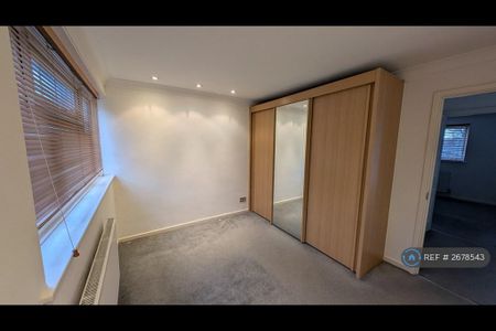 4 bedroom terraced house to rent - Photo 4