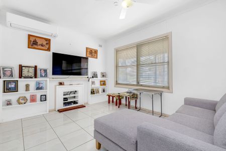 Renovated 3 bedroom home - Photo 3