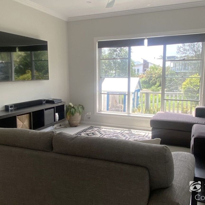 Spacious Family Living - Short-Term Lease Only - Photo 1