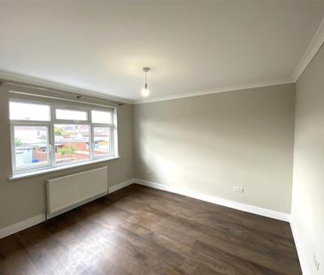 5 bedroom semi-detached house to rent - Photo 4