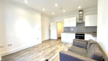 1 bedroom Flat in Queens Road, Reading - Photo 4
