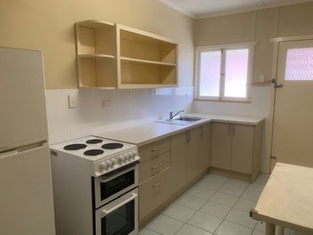 TIDY ONE BEDROOM UNIT! - Photo 3