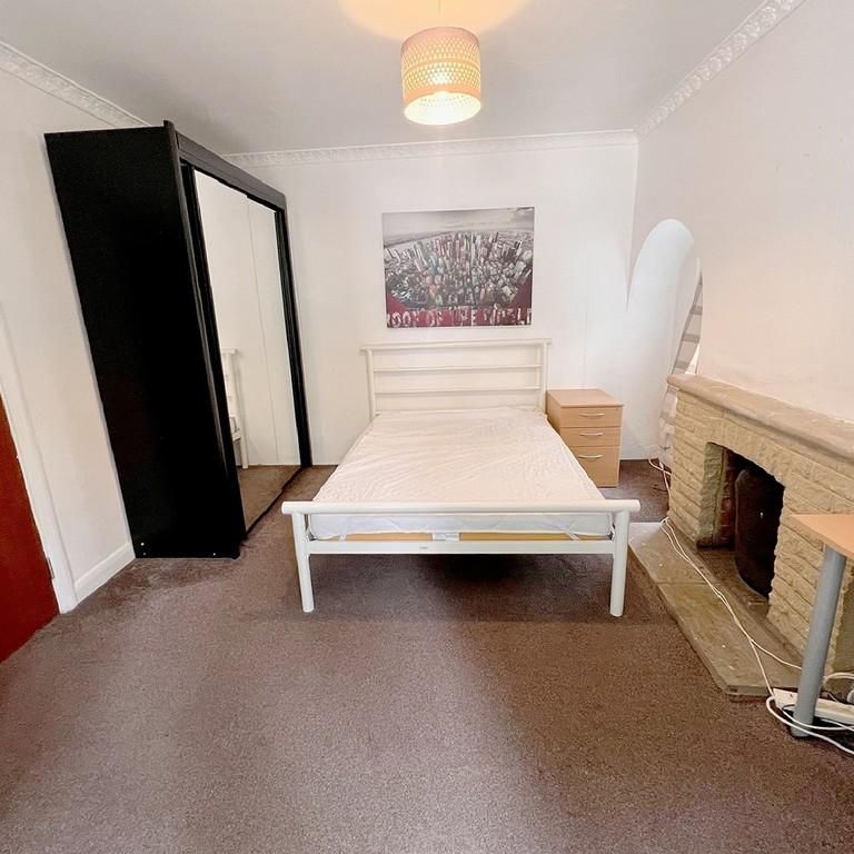 5 bedroom detached house to rent - Photo 1