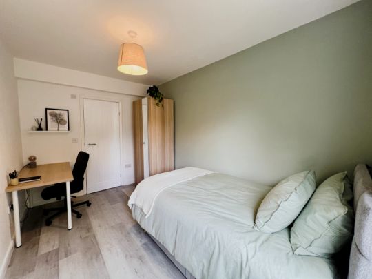 room 4 - Photo 1