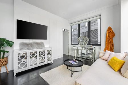 Sleek urban living in Potts Point's acclaimed `The Hampton' - Photo 4