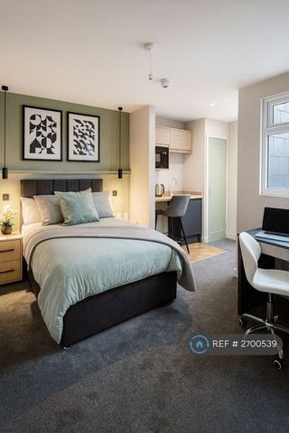 1 bedroom in a house share to rent - Photo 2