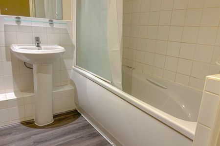 1 Bed Flat, High Street, HA3 - Photo 5