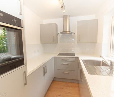 1 bedroom retirement property to rent - Photo 6