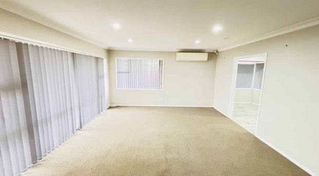 MANUKAU CITY CENTER, 3 BEDROOMS - Photo 1