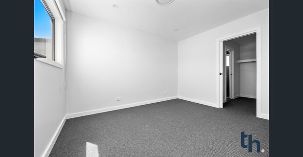 Contemporary Townhouse in an Ultra-Convenient Setting - Photo 1