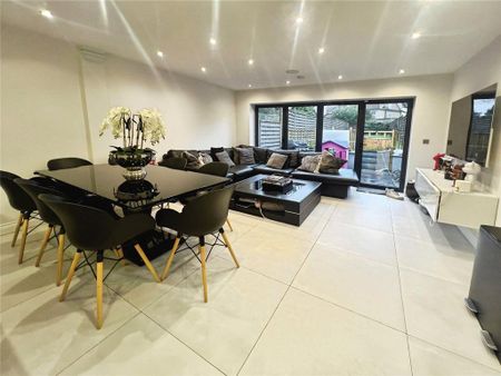 4 bedroom terraced house to rent - Photo 2