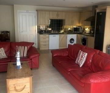 46 West Strand Avenue (Student Let), Portrush, BT56 8ET - Photo 4