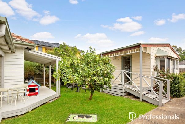Comfortable Student Living Moments from Monash University - Photo 1