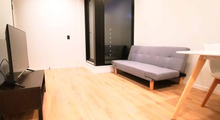 1 bedroom Apartment In City Centre - Photo 2