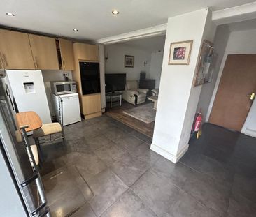 1 bedroom in a house share to rent - Photo 6