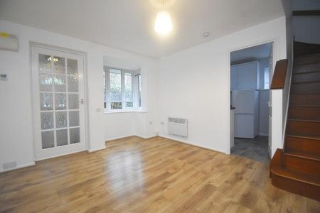 1 bedroom semi-detached house to rent - Photo 3