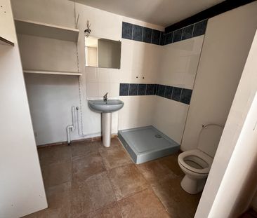 Location Appartement 3 pièces 131m² - Photo 2