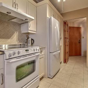 CONDO DE LUXE 4 1/2 - DERNIER ETAGE - LONGUEUIL - Photo 2