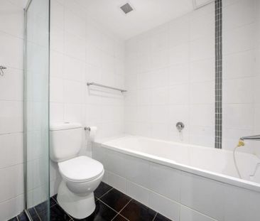 Elegant Two-Bedroom Apartment in a Premier City Location - Photo 6