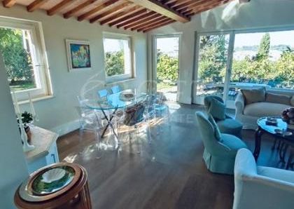 Center-Popolo: Spectacular Villino located in the center of Rome, in an exclusive private, secure park setting. Spacious living room, 4 bedrooms, 4 Baths, large panoramic terrace and gardens, parking. Ref #1910