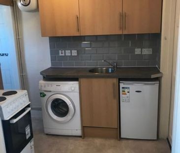 1 bed Studio - To Let - Photo 5