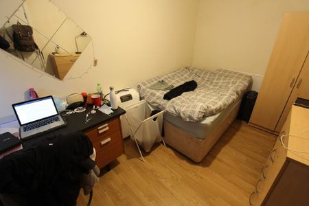 6 bedroom detached house to rent - Photo 3