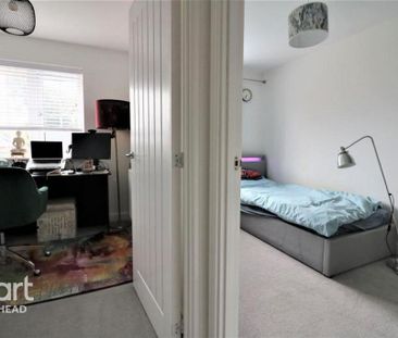 4 bedroom semi-detached house to rent - Photo 6