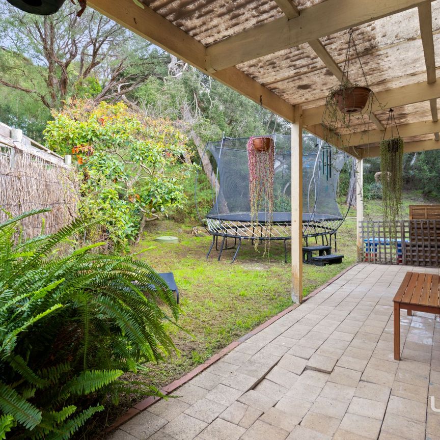 3 Bedroom Home set amongst a native garden. - Photo 1