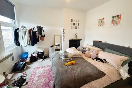 3 bedroom flat to rent - Photo 4