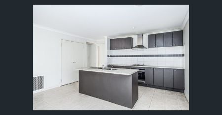 Spacious Family Home in Prime Location !!! - Photo 2