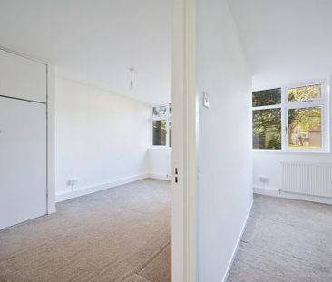 3 bedroom flat to rent - Photo 4