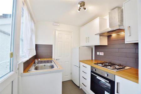 2 bedroom terraced house to rent - Photo 3