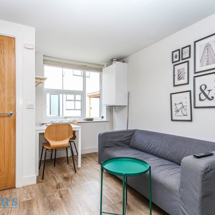 2 bed Apartment for Rent - Photo 1