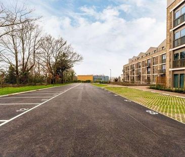 The Oakgate, Leatherhead, KT22 - Photo 2