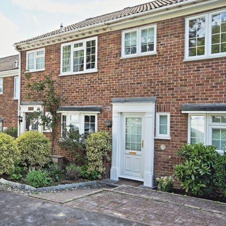 Hanover Court, Woking - Photo 4
